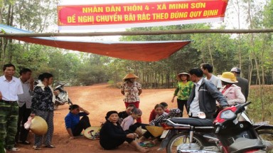 Thanh Hoá: Dân lập lán trại chặn xe ngăn bãi rác gây ô nhiễm
