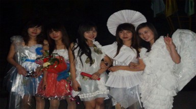 Thời trang từ...rác