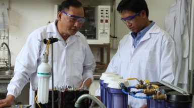  Máy phát điện chạy bằng nước?