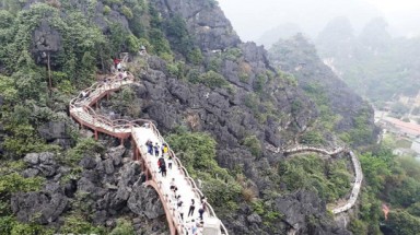  Ai đã để Công ty Tràng An xây công trình xâm hại Danh thắng Tràng An?