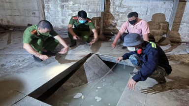 Bắt quả tang xí nghiệp của bóng đèn Điện Quang xả thải trái phép ra môi trường