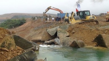 Quảng Trị: chặn dòng Hồ chứa nước Tân Kim 