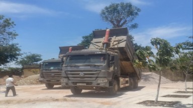  Bắt quả tang vụ khai thác cát trái phép giữa trung tâm thị trấn Phước Bửu