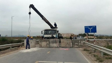 "”Cách ly xã hội không phải là ngăn sông cấm chợ"