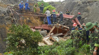  Thái Nguyên: Sạt lở khu đổ đá thải vùi lấp 10 hộ dân