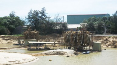 Dân khốn đốn vì titan: Khai thác ẩu, quản lý lỏng lẻo