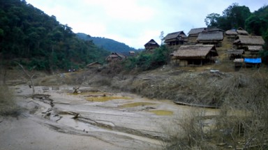  Dân kéo về lòng hồ thủy điện vì ngán nơi ở mới