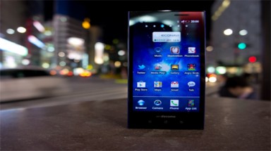  Mở hộp điện thoại 'siêu mẫu' chống nước của Panasonic