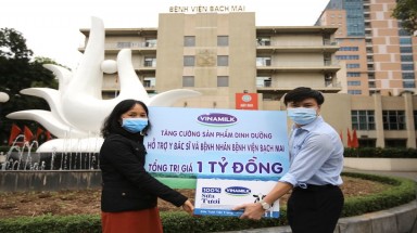 Vinamilk hỗ trợ sản phẩm dinh dưỡng giá trị 1 tỷ đồng  cho bệnh viện Bạch Mai