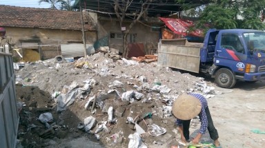 Ô nhiễm môi trường do bãi tập kết vật liệu rác thải tại ngõ 84 chùa Láng, Đống Đa, Hà Nội