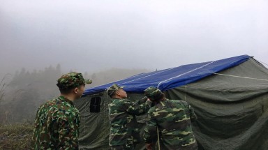Bộ đội Biên phòng Hoành Mô ngủ rừng chống dịch từ xa cho bản làng yên ấm