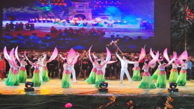 Tưng bừng tôn vinh ngày hội văn hóa các dân tộc VN