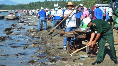 Chung tay làm sạch môi trường, đồng hành với phát triển du lịch