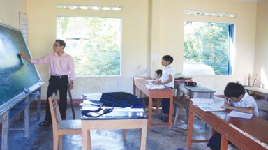 Nhọc nhằn lớp có 3 học sinh