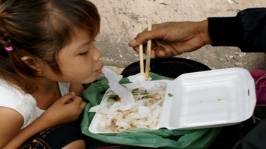  Thực phẩm bẩn vây người tiêu dùng