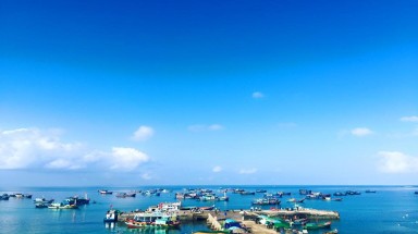 Hàng trăm du khách bị "mắc kẹt" tại đảo Lý Sơn-Quảng Ngãi do biển động