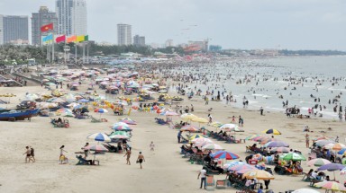 4 ngày nghỉ, Bắc Bộ nắng nhẹ, Nam Bộ ngày nắng, đề phòng gió giật mạnh trong cơn dông về chiều tối