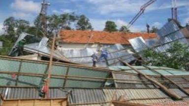  Tập trung khắc phục thiệt hại do lốc xoáy gây ra tại Yên Bái 