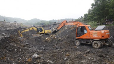 Chó nghiệp vụ vào cuộc tìm kiếm nạn nhân vụ lở đất ở Thái Nguyên