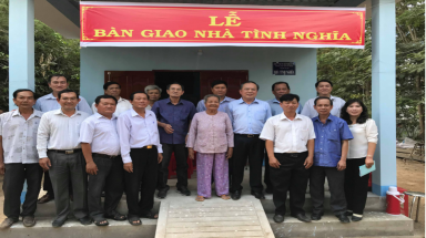 Công ty TNHH MTV Môi trường đô thị TP. HCM "Trao Nhà Tình Nghĩa – Trao Yêu Thương"