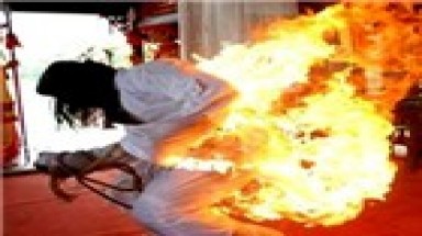  Đâm trọng thương rồi tẩm xăng đốt người tình