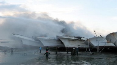  Cháy 5 tàu cá neo đậu tại cảng Hòn Rớ