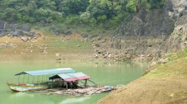 Cao Bằng: Hồ khổng lồ sau một đêm cạn trơ đáy !