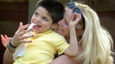 Bi kịch cậu bé thích nhai mọi thứ