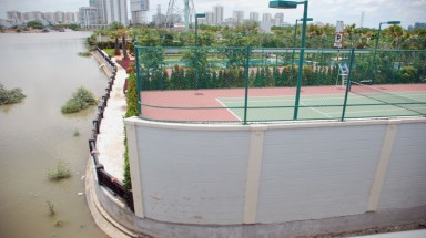 TPHCM: Lấn rạch làm sân tennis