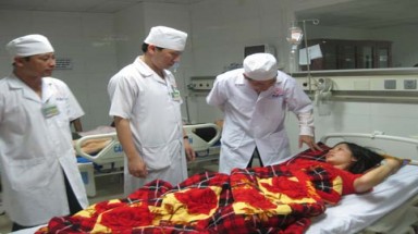  Nghệ An: 20 người nhập viện nghi ngộ độc thức ăn 