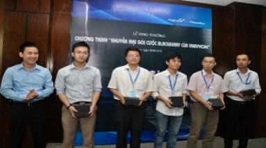 VinaPhone trao thưởng “Khuyến mại gói cước BlackBerry