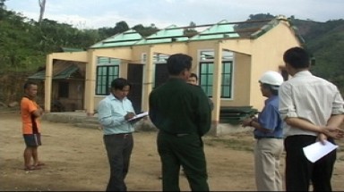 Lốc lớn kèm mưa giông làm 34 nhà tốc mái ở Quảng Nam