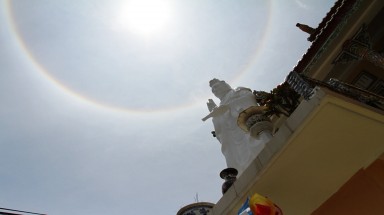 Quầng mặt trời "kỳ lạ" trong ngày Phật đản