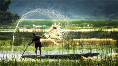 Cả ba miền nắng nhiều và oi nóng, nhiệt độ tại Hà Nội lên mức 34 độ C