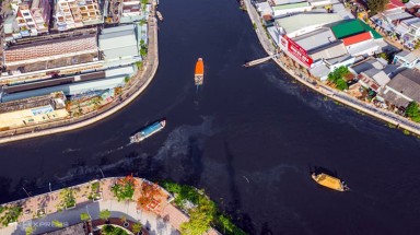 Sông Cái Lớn ở miền Tây chuyển màu đen kịt