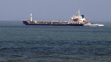 Sáng nay, tàu cánh ngầm chết máy va tàu chở dầu