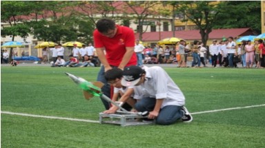  Tên lửa nước bay cao những ước mơ