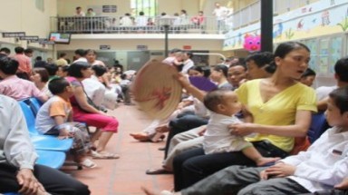  Bệnh nhi viêm não tăng nhanh vào đầu mùa hè