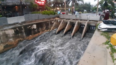  Đà Nẵng bêu tên hàng loạt khách sạn, nhà hàng xả thải vượt phép