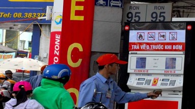 Bức xúc trước đề xuất kết liễu xăng A95