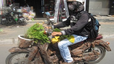 Xe máy “độc” lưu thông trên phố
