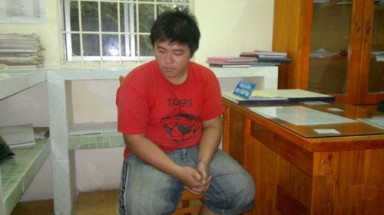  Bắt tài xế xe bồn đổ trộm chất thải ra sông Đồng Nai