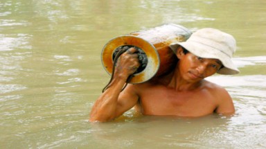 Nghề lặn đất thuê