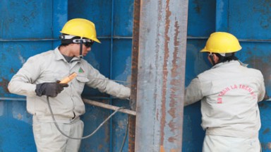 Cả doanh nghiệp và người lao động cùng chủ quan