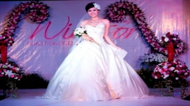  Sôi động Lễ hội cưới 2012