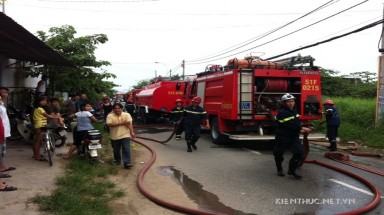 Cháy trong khu dân cư, hàng trăm người dân hoảng loạn