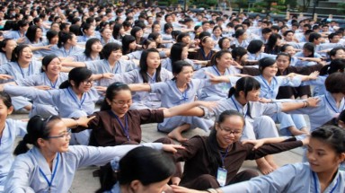 "Mùa hè con sẽ đi du lịch trong chùa"