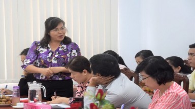 Xác nhận hộ nghèo mới được uống sữa học đường?