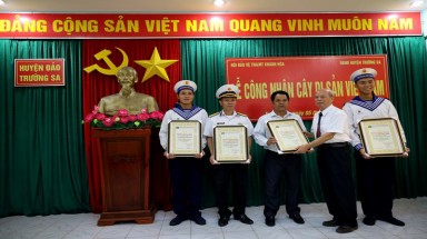 Hội BVTN&MT Việt Nam trao bằng công nhận 4 cây di sản ở Trường Sa