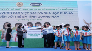 Vinamilk mang niềm vui uống sữa cho hơn 34.000 trẻ em tỉnh Quảng Nam thông qua Quỹ sữa Vươn cao Việt Nam và chương trình Sữa học đường